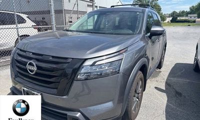 2023 Nissan Pathfinder SV