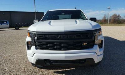 2023 Chevrolet Silverado Custom
