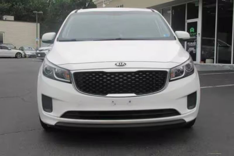 2016 Kia Sedona — a typically priced live listing