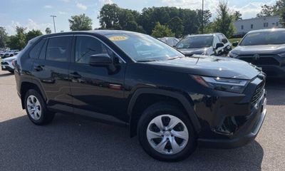 2024 Toyota RAV4 LE