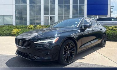2024 Volvo S60 Plus Black Edition