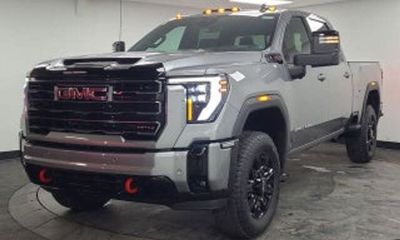 2025 GMC Sierra HD AT4