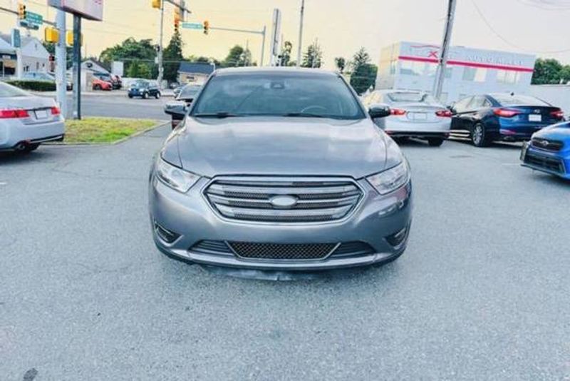 2014 Ford Taurus — a typically priced live listing