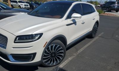 2019 Lincoln Nautilus BLK Label