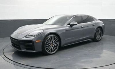 2025 Porsche Panamera 4