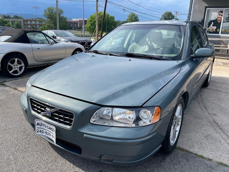 2005 Volvo S60 — a typically priced live listing