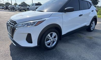 2023 Nissan Kicks S