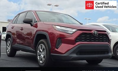 2023 Toyota RAV4 LE