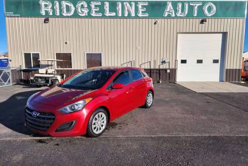 2017 Hyundai Elantra GT — a typically priced live listing