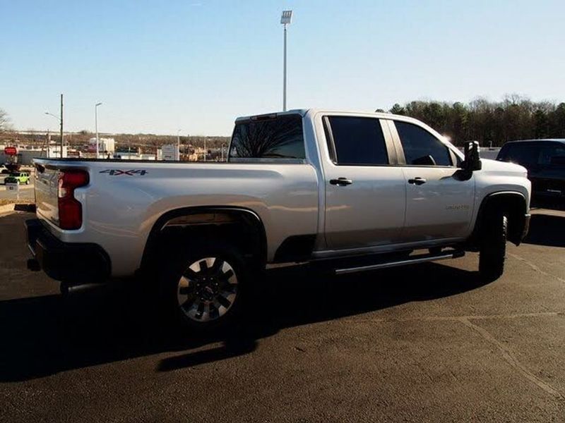 2022 Chevrolet Silverado 2500hd — a typically priced live listing