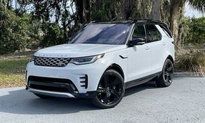 2023 Land Rover Discovery Metropolitan Edition