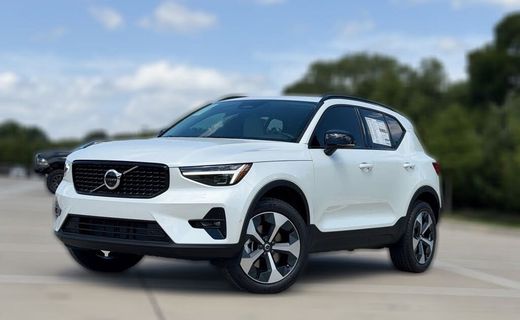 2026 Volvo XC40 Plus Dark