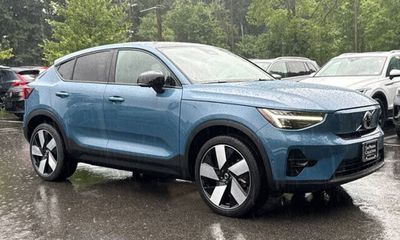 2023 Volvo C40 Ultimate Dark