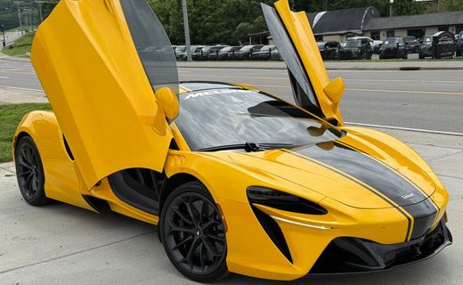 2024 McLaren Artura