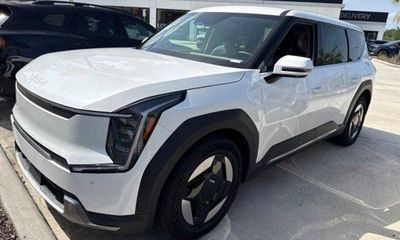 2024 Kia EV9 Light LR