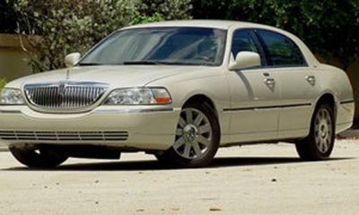 2004 Lincoln Town CAR Ultimate