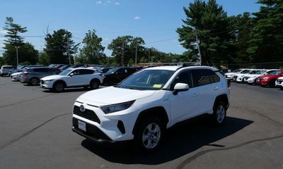 2021 Toyota RAV4 LE HV