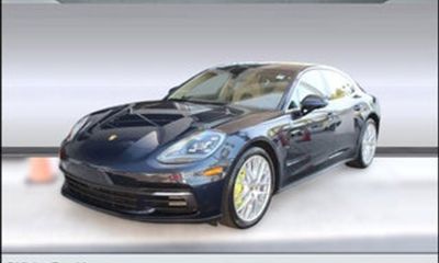 2018 Porsche Panamera Base 4