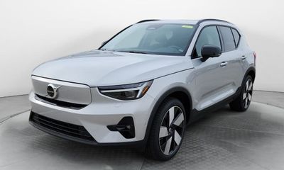 2023 Volvo XC40 Ultimate Dark