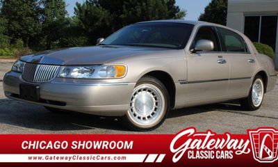 2002 Lincoln Town CAR Executive