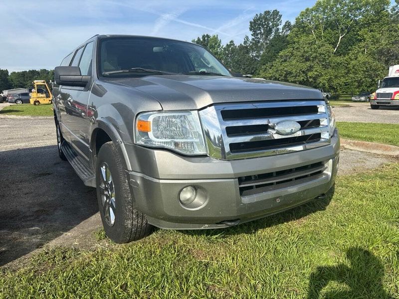 2008 Ford Expedition Max — a typically priced live listing
