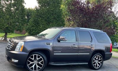 2011 Cadillac Escalade Luxury