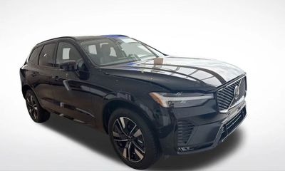2026 Volvo XC60 Plus Dark