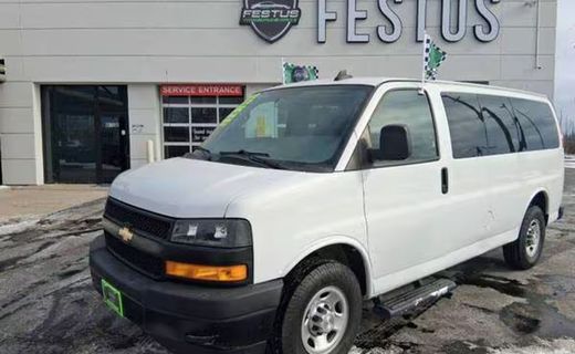 2018 Chevrolet Express LS