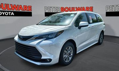 2025 Toyota Sienna XLE