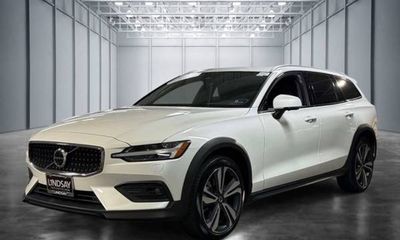 2025 Volvo V60CC Plus