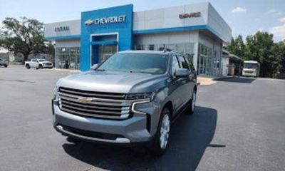 2023 Chevrolet Suburban RST