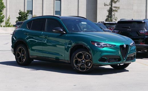 2025 Alfa Romeo Stelvio
