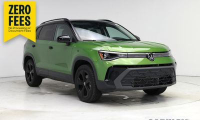 2025 Volkswagen Taos 4Motion SE Black