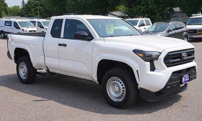 2025 Toyota Tacoma SR Xtracab