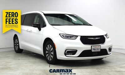 2024 Chrysler Pacifica Select