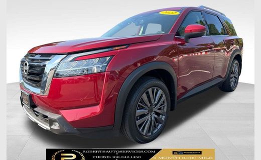 2022 Nissan Pathfinder SL