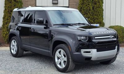 2024 Land Rover Defender 110 SE