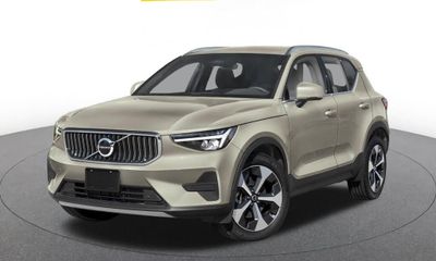 2024 Volvo XC40 Core Bright Dark