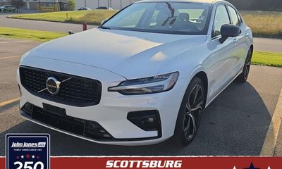 2024 Volvo S60 Plus Dark