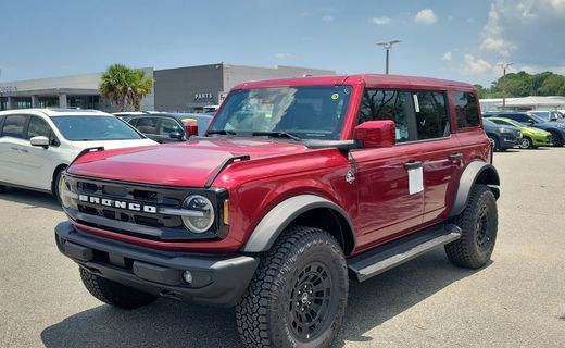 2026 Ford Bronco Outer Banks