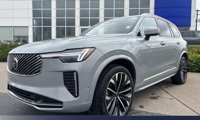 2026 Volvo XC90 Plus Bright