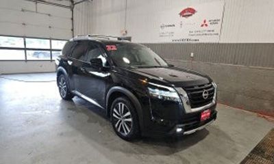 2024 Nissan Pathfinder SL