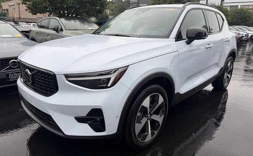 2026 Volvo XC40 Plus Dark