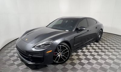 2023 Porsche Panamera GTS