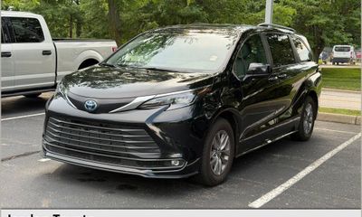 2025 Toyota Sienna XLE