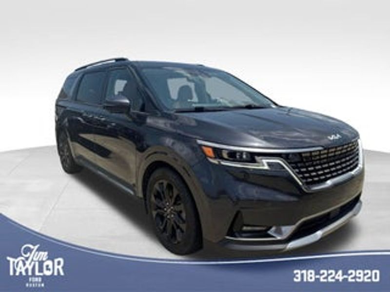 2023 Kia Carnival — a typically priced live listing