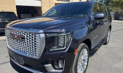 2023 GMC Yukon SLT