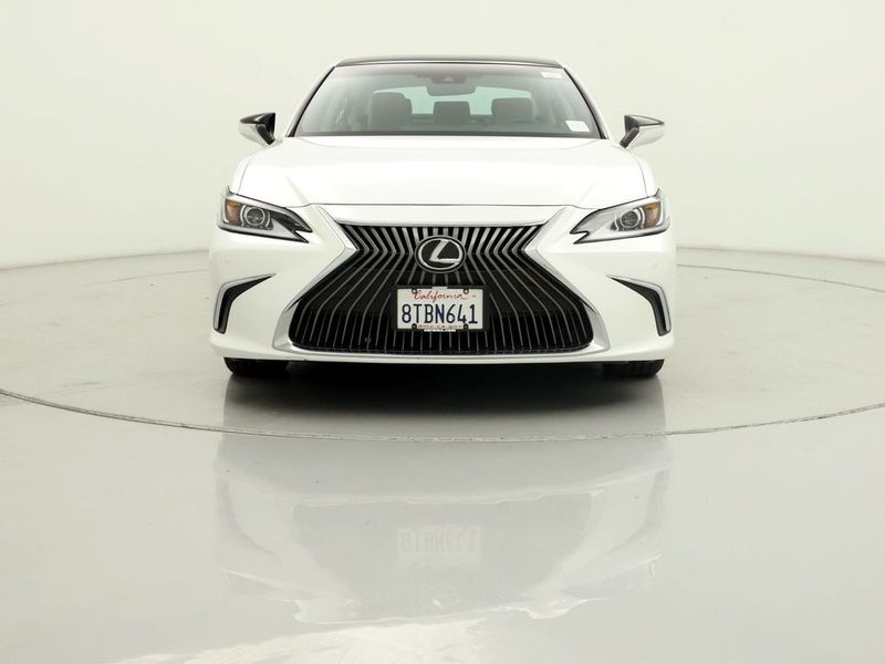 2020 Lexus ES — a typically priced live listing