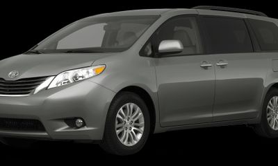 2011 Toyota Sienna XLE 8 Passenger