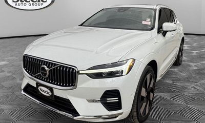 2023 Volvo XC60 Plus Bright